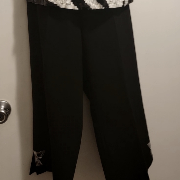 Pierri New York embellished black crop pant. - Picture 1 of 3